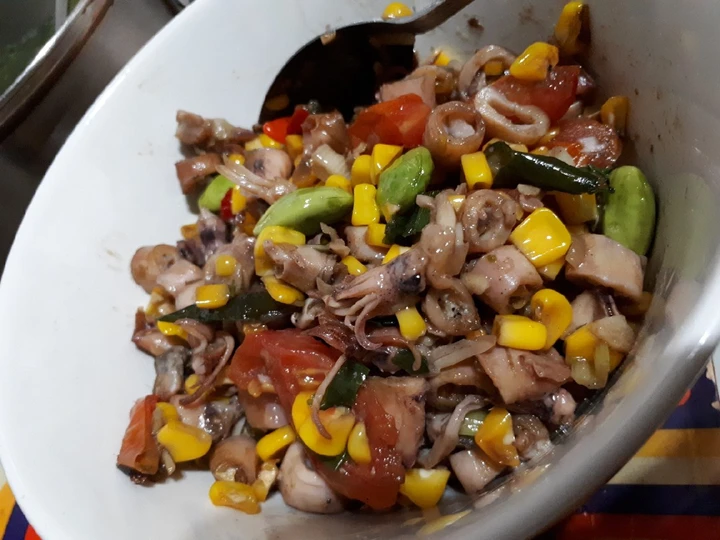 Langkah Mudah untuk Membikin Resep  Cah Cumi Asin jagung Manis yang Lezat Sekali, Enak Banget