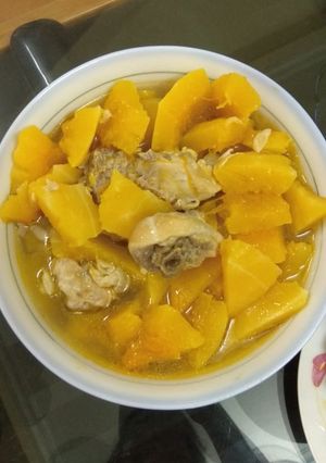 Hình của món Canh gà bí đỏ.