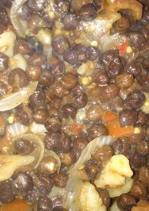 A picture of Black chana chaat.