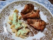 Una foto de pollo al pesto horneado