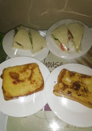 A picture of Bread sandwich and French toast.