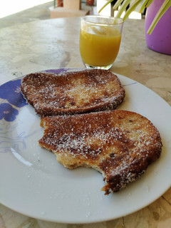 Una foto de Torrijas de pan de cereales elaboradas con leche de coco