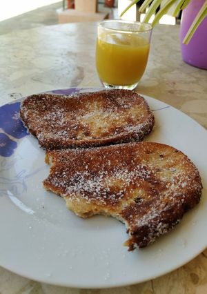 Una foto de Torrijas de pan de cereales elaboradas con leche de coco