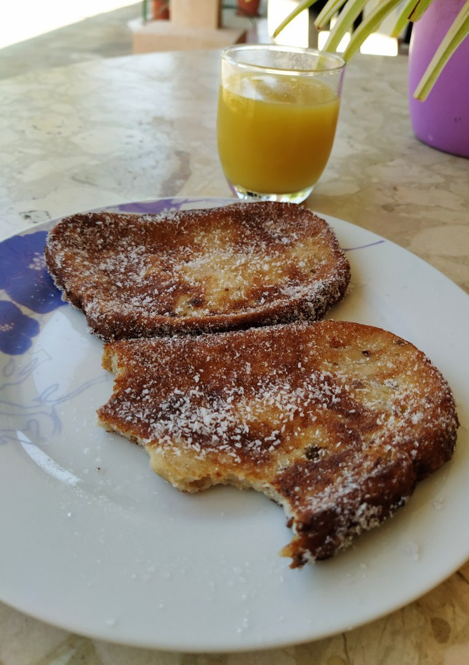 Una foto de Torrijas de pan de cereales elaboradas con leche de coco