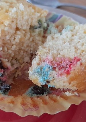 Una foto de Muffin con chispas chocolatosas de colores