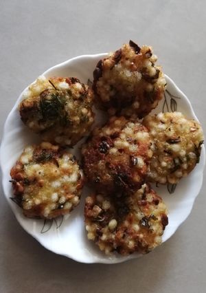 A picture of Sabudana vada.