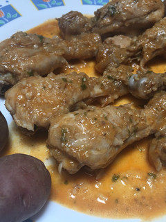 Una foto de Jamoncitos de pollo con salsa de Almendras y Pimentón