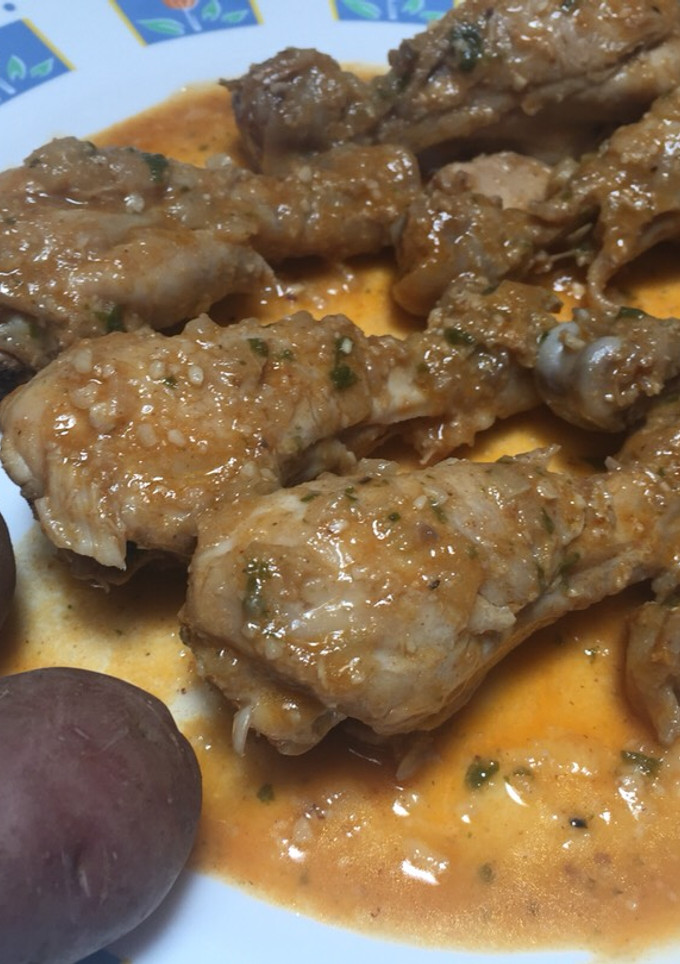 Una foto de Jamoncitos de pollo con salsa de Almendras y Pimentón