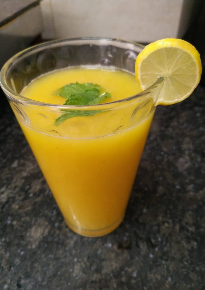 आम पन्ना (aam panna recipe in Hindi) रेसिपी मुख्य फोटो