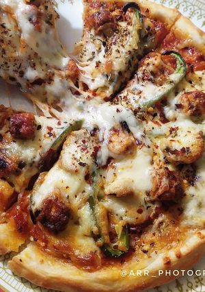 சிக்கன் பிஸ்ஸா (Chicken pizza recipe in tamil) செய்முறை முக்கிய புகைப்படம்