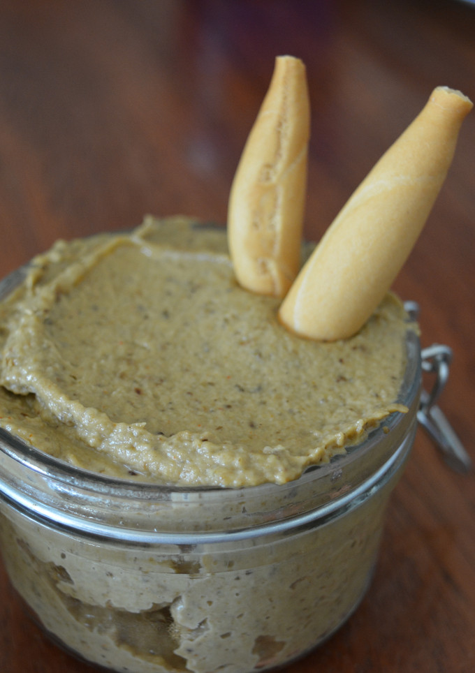 Una foto de Baba ghanoush o paté de berenjena
