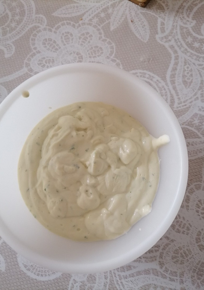Una foto de Alioli fit de huevo cocido y leche