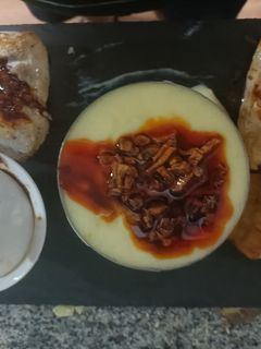 Una foto de Rosada a la plancha con puré de patatas