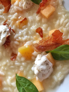 Foto di Risotto al melone, stracciatella e prosciutto