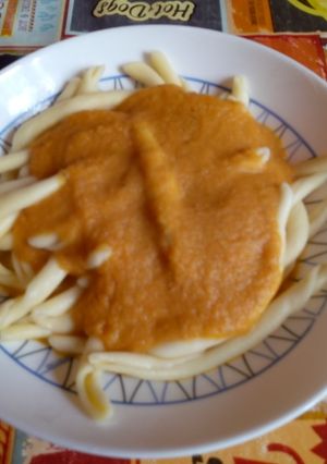 Una foto de Pasta con salsa de zanahorias