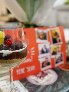 Una foto de Postre de Natillas con fresas