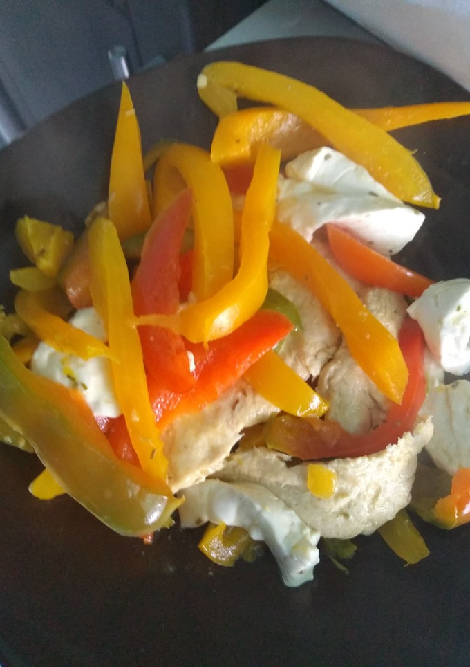 Una foto de Fajitas de pollo con pimiento morrón🥘