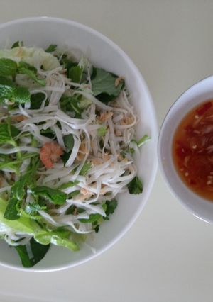 Hình của món Mỳ khô trộn tôm thịt.