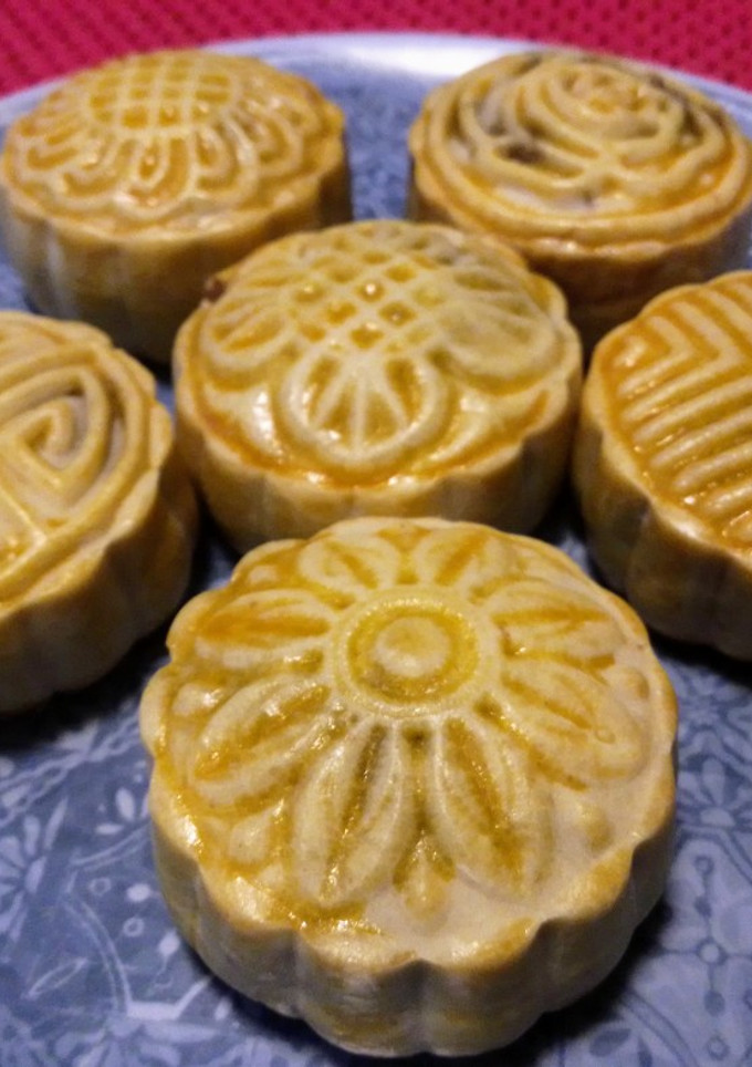 Una foto de Mooncakes (Pastel de Luna, Chinos) de garbanzo y chocolate