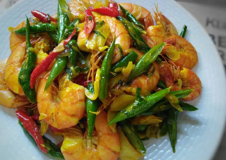 Udang Goreng Kunyit (Stir Fried Prawns Tumeric)