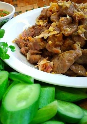 รูปของ หมูทอดกระเทียมตาโต