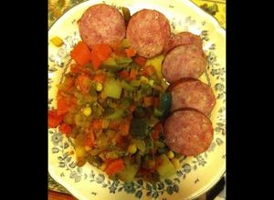 Une photo de Saucisson de Lyon jardinière de légumes