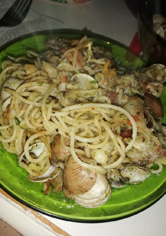Una foto de Spaguettis de mar con salsa verde