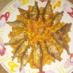 A picture of Macaroni with fried fish.
