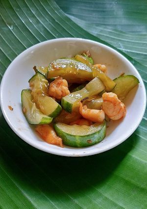 Hình của món Tôn xào bơ tỏi dưa leo.
