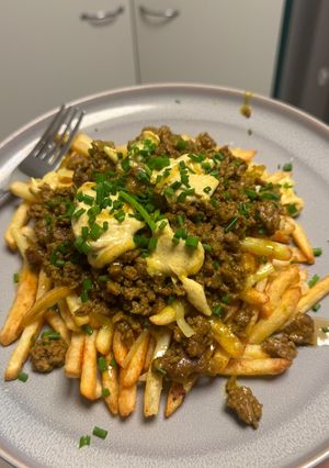 A picture of Curried Lamb Dirty Fries.