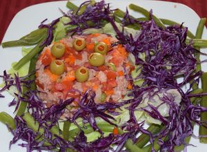Una foto de Ensalada de atun multicolor