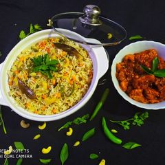 A picture of Fried Rice with Gobi Manchurian.