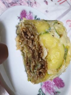 Une photo de Roulé de courgette à la viande hachée et au fromage
