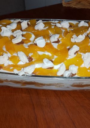 Una foto de Torta chaja con base de pionono