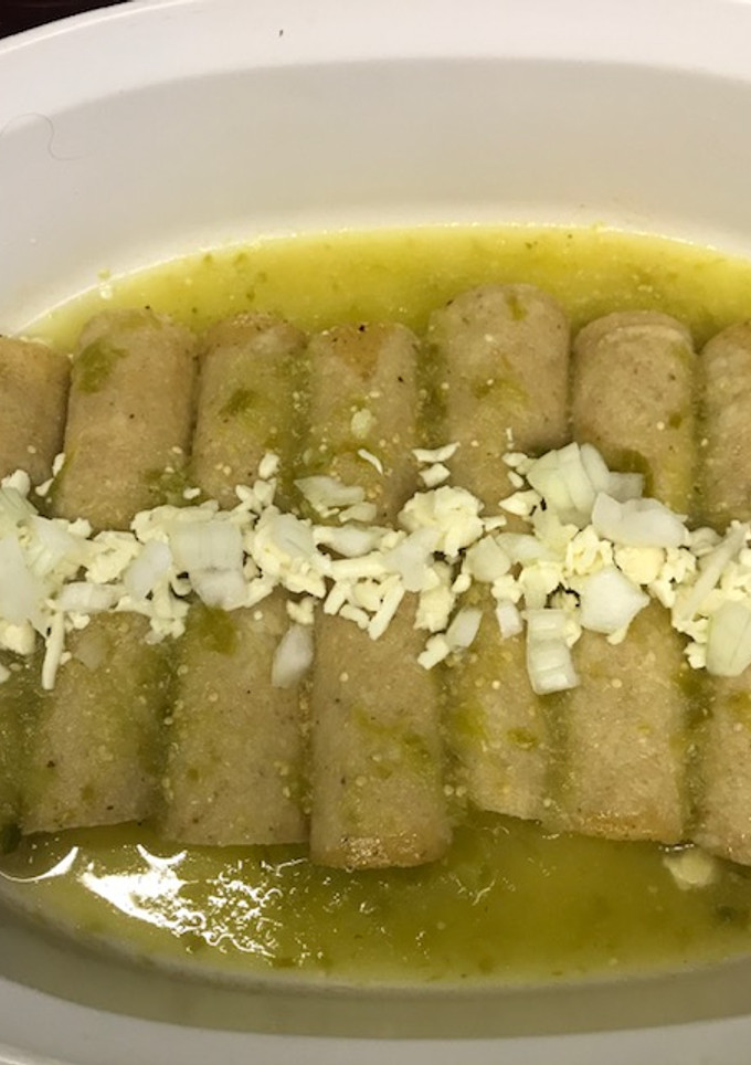Una foto de Enchiladas de queso panela