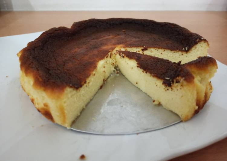 Langkah Mudah untuk Menyiapkan Basque Burnt Cheesecake yang Lezat