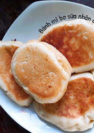 Hình của món Bánh mì nhân trứng sữa (Cream Bun).