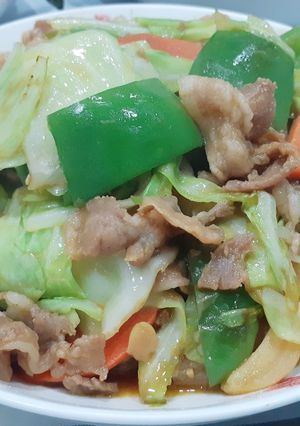 味噌豬五花高麗菜 的食譜成品照片