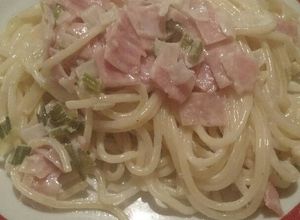 Una foto de Spaghetti con salsa Parisién