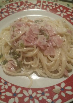 Una foto de Spaghetti con salsa Parisién