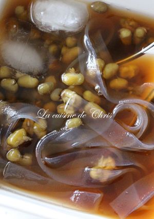 A picture of Mung Bean and Winter Melon Tea with Wide Noodles.