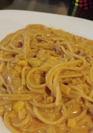 Una foto de Espagueti con pollo en crema de chipotle❤️