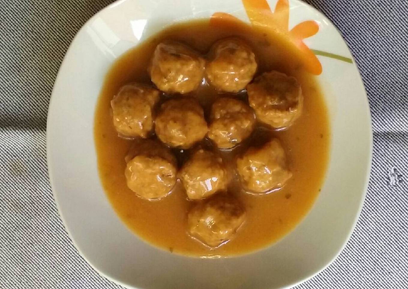 Albóndigas de pollo con champiñón en salsa de hongos