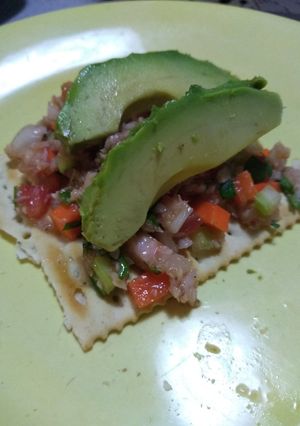 Una foto de Ceviche De Pescado Y Camarón Estilo JarCas