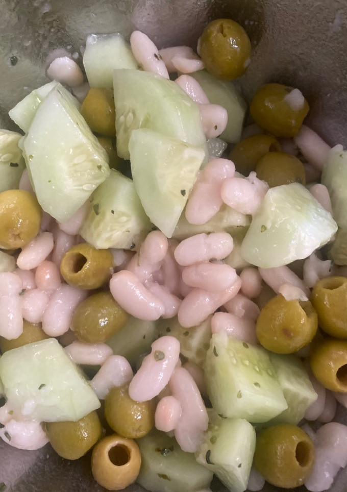Una foto de Ensalada de alubias blancas