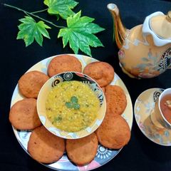 A picture of Crispy papri with dal.