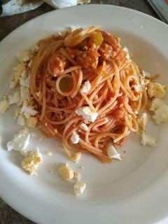 Una foto de Espaguetis con carne y huevo