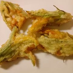 A picture of Deep fried pumpkin flowers.