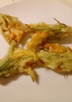 A picture of Deep fried pumpkin flowers.