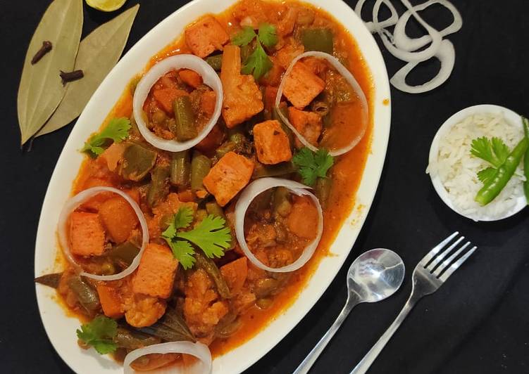 Veg Kolhapuri | vegetable Kolhapuri restaurant style